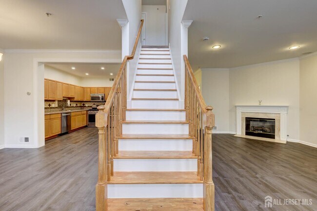 Foto del edificio - 100 Forest Dr