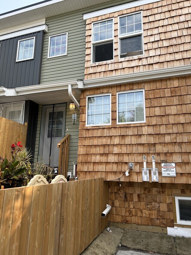Photo principale - 11936-11947 47 St NW