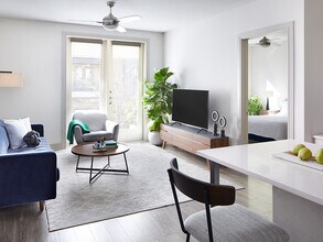 Building Photo - 1610 E 6th St