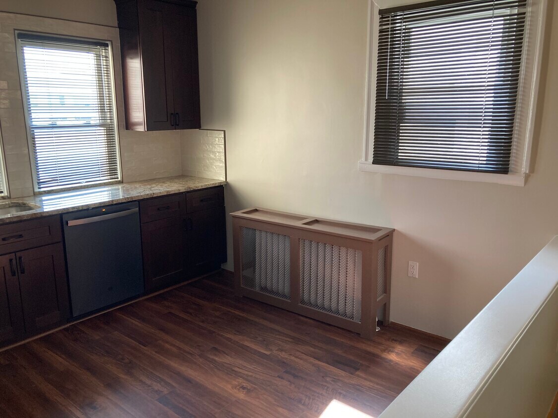 Foto del edificio - 17 E Lancaster Ave