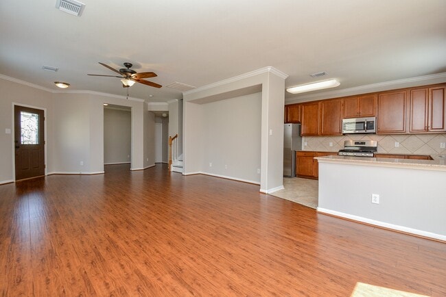 Building Photo - 16021 Summerville Lake Dr