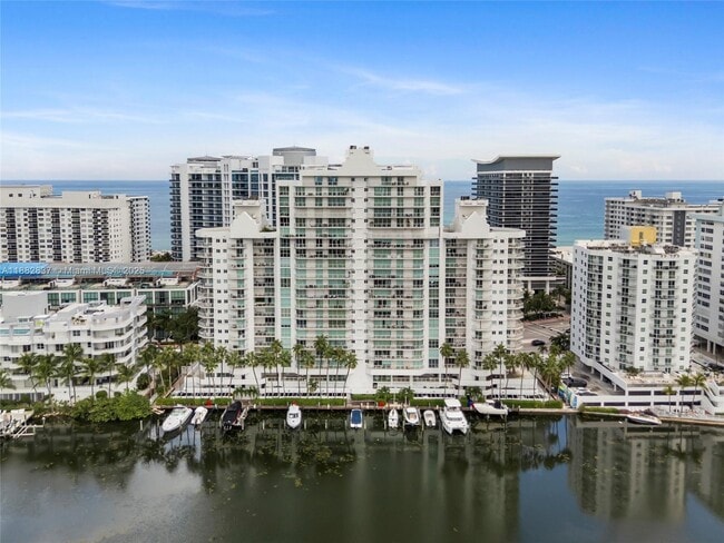 Foto del edificio - 5900 Collins Ave