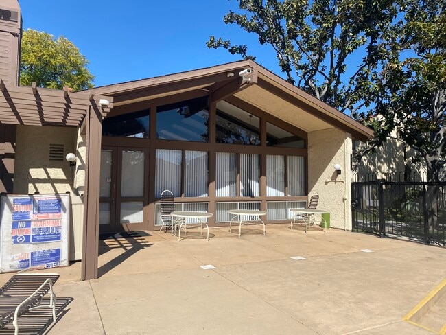 Nice Clubhouse to Enjoy for Parties - 1859 Delta Ave