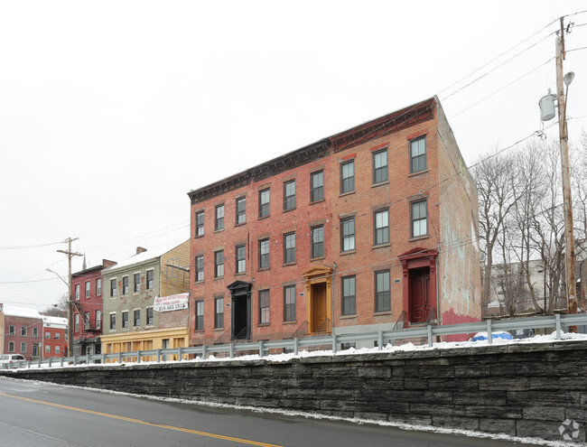 Building Photo - Broadway Lofts