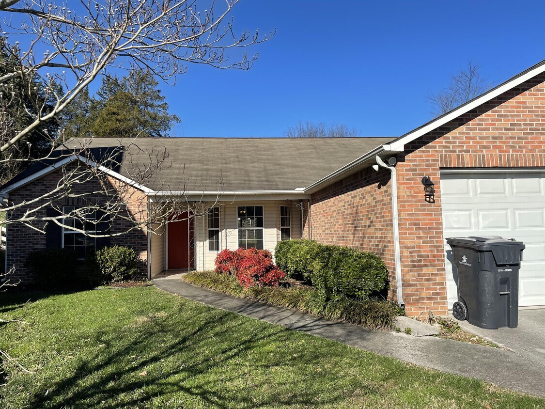 Foto principal - 6317 Beehive Ln