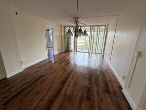 Building Photo - 109 Royal Pk Dr