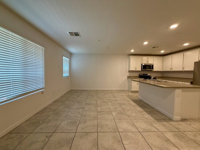 Foto del edificio - 3 BED 2.5 BATH 2 CAR GARAGE TOWNHOME IN HENDERSON CADENCE COMMUNITY FOR RENT!!