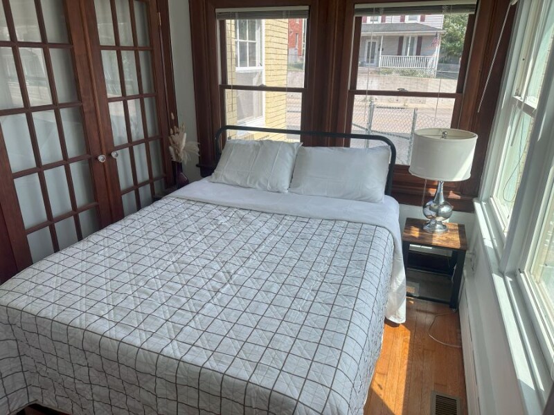 Foto principal - 303 N Delphine Ave