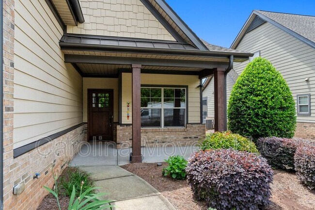 Photo - 213 Bell Heather Ln House