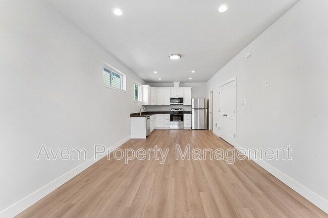 Building Photo - 936 Molalla Ave