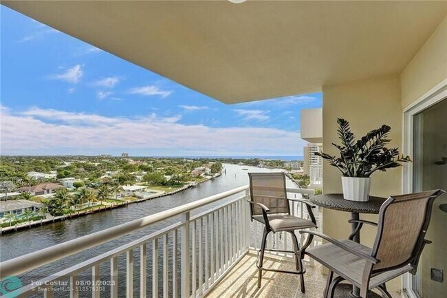 Building Photo - 2611 N Riverside Dr