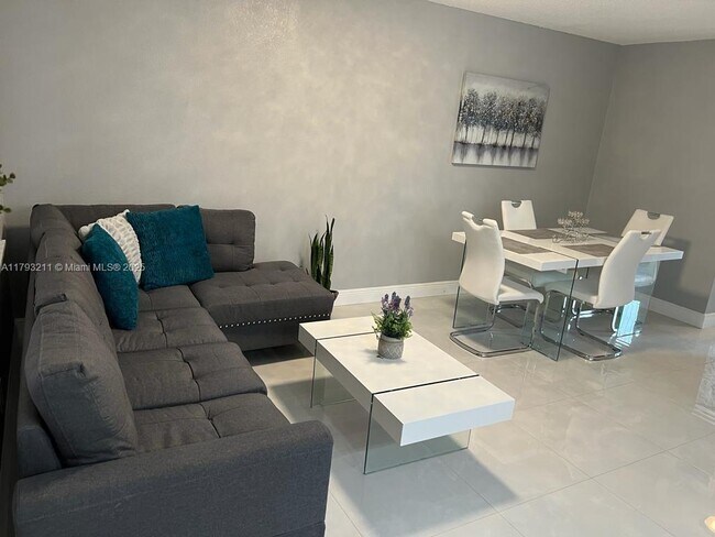 Foto del edificio - 7910 Taft St