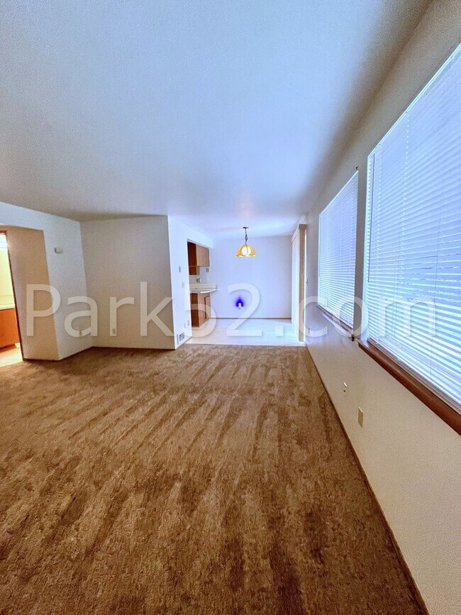 Building Photo - 2 Bedroom Puyallup Area Townhome