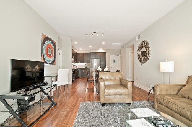 908 Rich Ave
