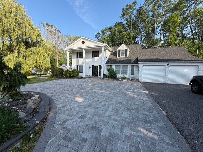 Building Photo - 30 Dumond Pl