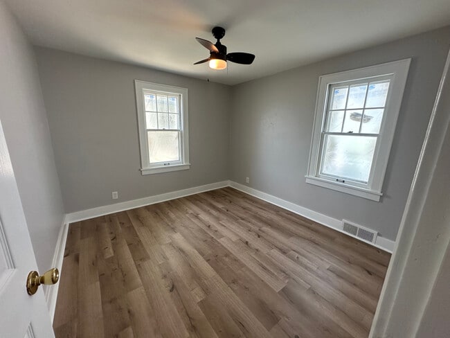 Building Photo - 432 N Bauman Ave