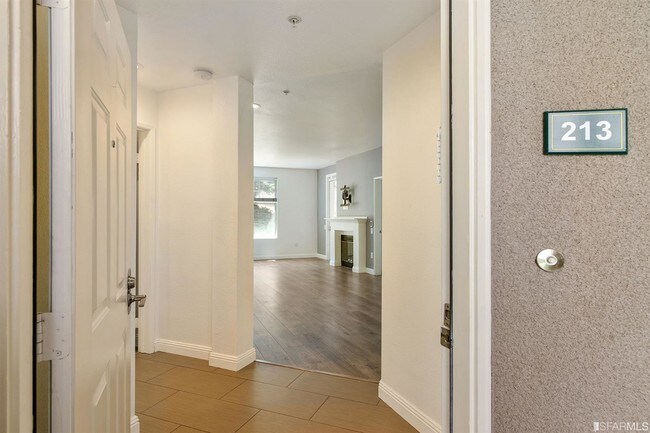 Foto del edificio - 200 Caldecott Ln