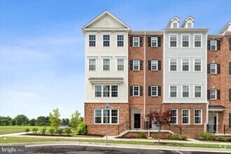 Building Photo - 9454 James MacGowan Ln
