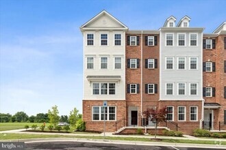 Building Photo - 9454 James MacGowan Ln