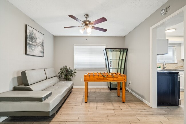 Foto del edificio - 9907 Towne Tower Ln