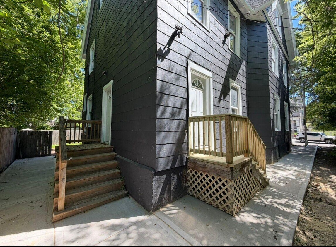 Foto del edificio - 2213-2215-2215 N Holton St