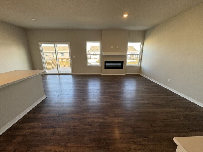 Building Photo - 3 Bedroom Duplex in North Ankeny!