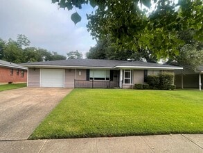 Building Photo - 314 E Southfield Rd