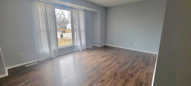 Foto del edificio - 4 Bedroom 1.5 bath in Argenta Oreana School District!