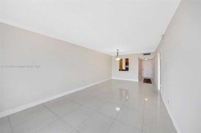 Foto del edificio - 2450 NE 135th St