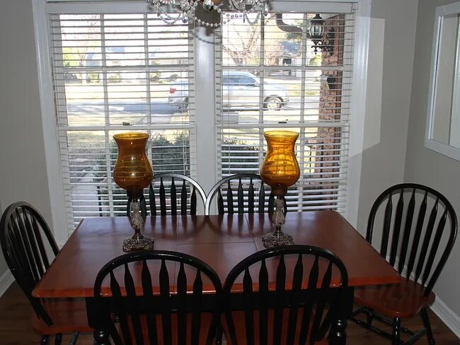 Building Photo - 3737 Shelby Dr