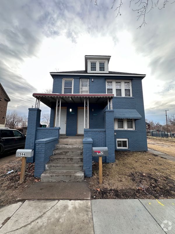 Building Photo - 592 S Harrington St