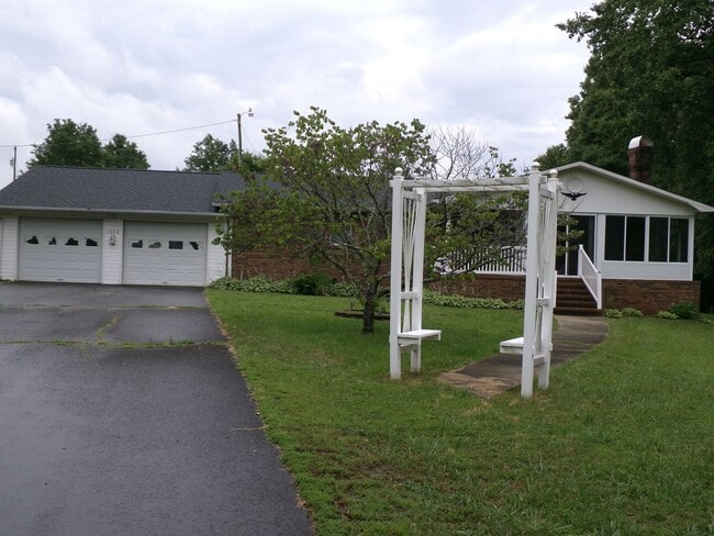 Building Photo - Nestled under Hanging Rock State Park!