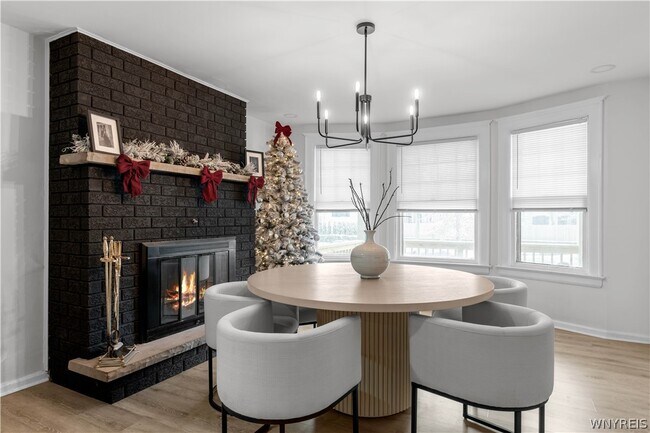 Building Photo - 641 Forest