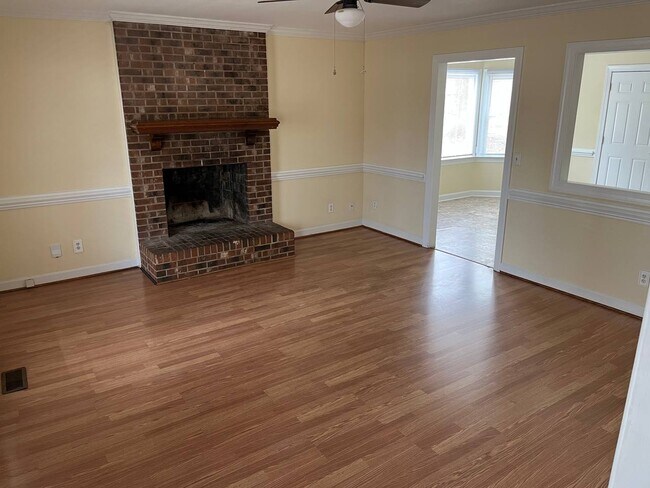 Foto del edificio - 8100 Winsters Fax Ct