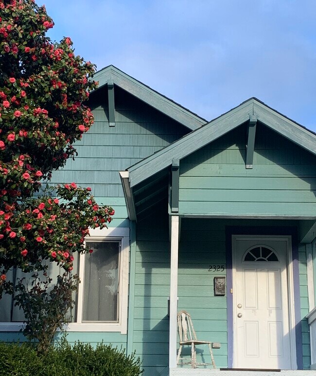 Cottage home - 2325 S Ainsworth Ave