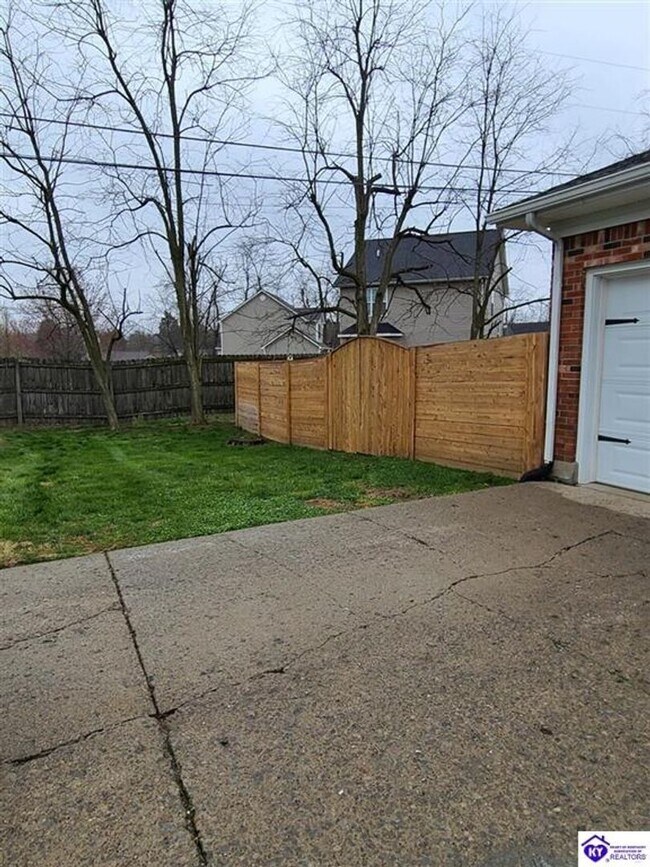 Foto del edificio - 1506 W Elm Rd