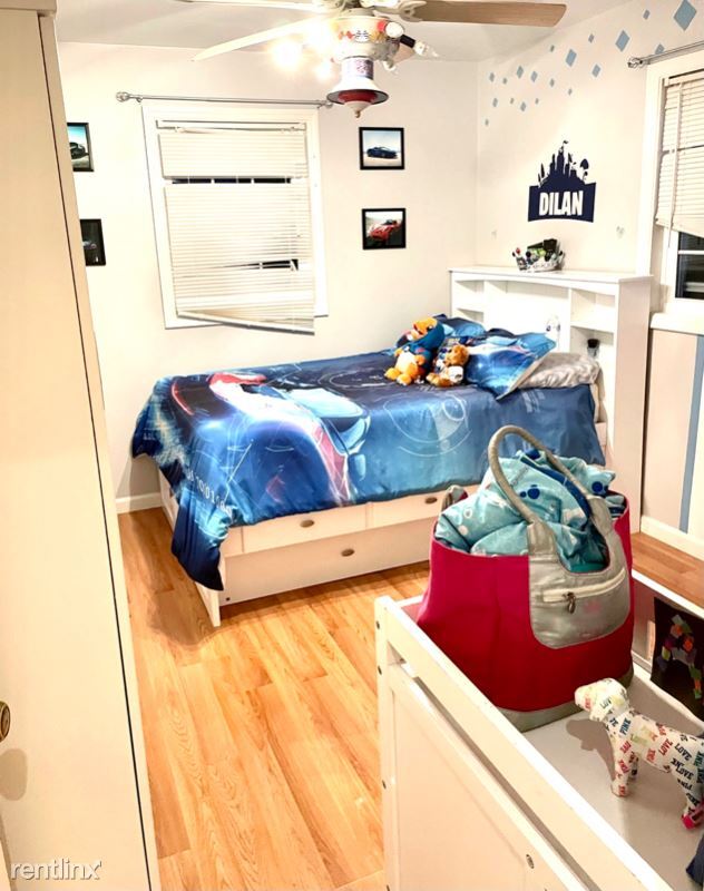 Foto del edificio - 3 br, 1 bath House - 17 Leola Ave