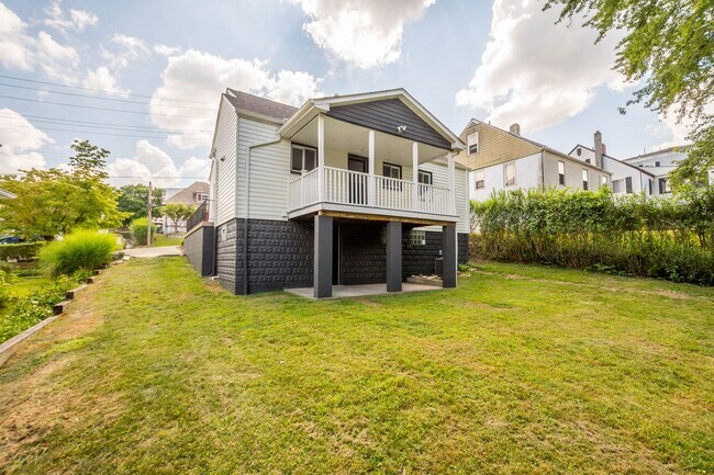 Foto del edificio - MOVE IN TODAY! DON'T MISS THIS NEWLY RENOV...
