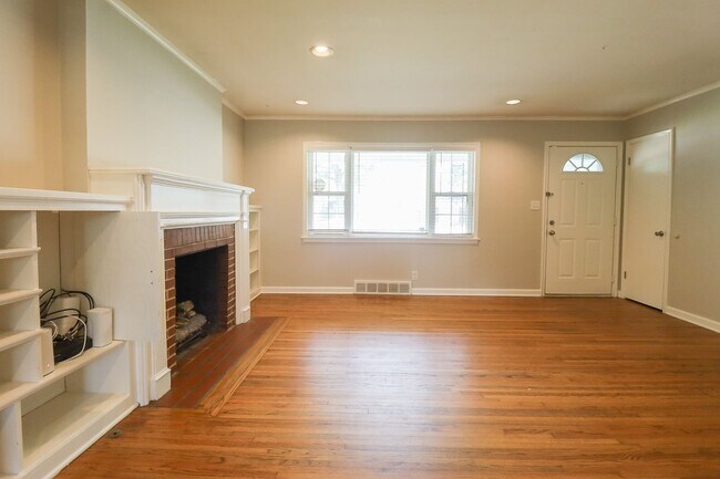Foto del edificio - 3 Bed | 1 Bath  | Midtown Tulsa | Early Au...