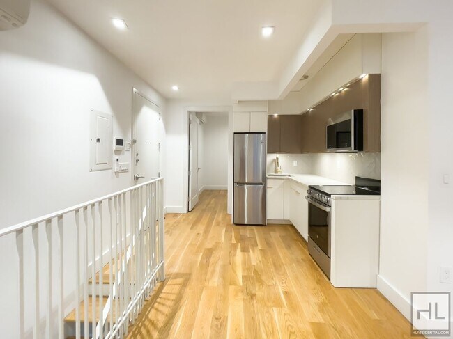 Foto del edificio - EAST 96 STREET / Renovated 3-Bed 1.5 Bath ...