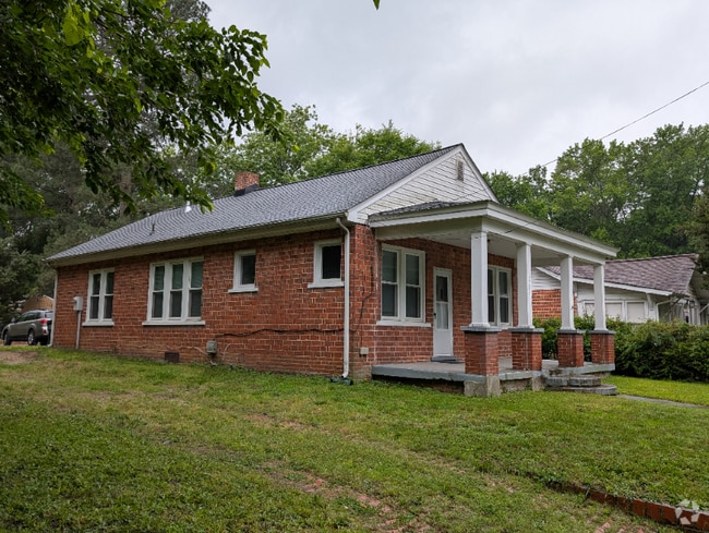 Building Photo - 2112 W Broadway