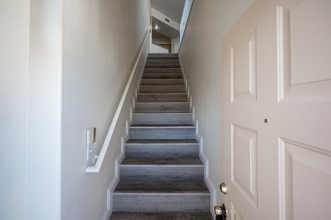 Foto del edificio - 8555 W Russell Rd