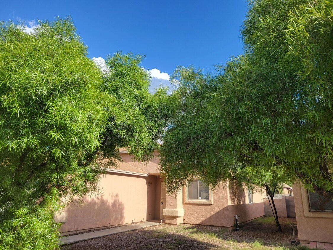 Foto principal - 3 bedroom, 2 bath with 2 car garage