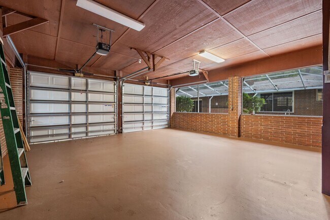 Building Photo - SO MANY POSSIBILITIES