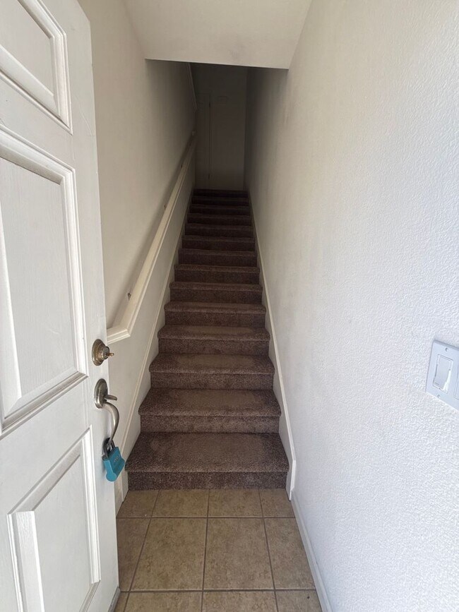Foto del edificio - 2221 Versailles St