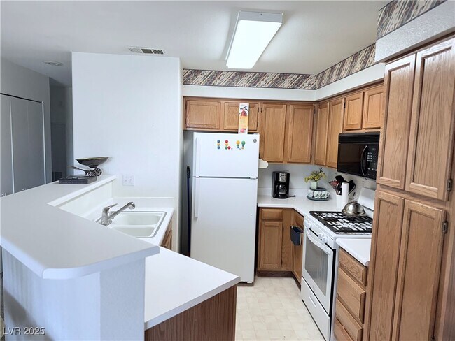 Foto del edificio - 5415 W Harmon Ave