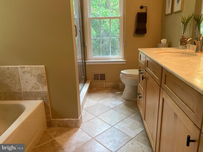 Foto del edificio - 43 Watertown Ct