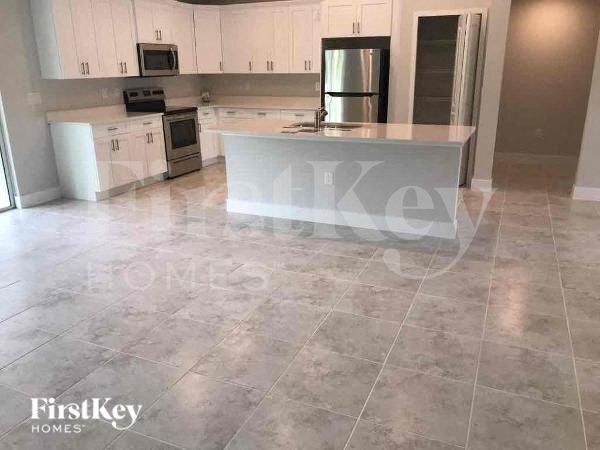 Foto del edificio - 6114 Holt Ct