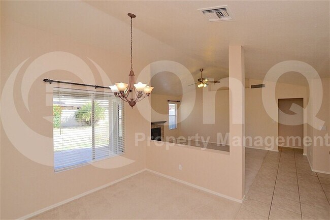Foto del edificio - 3644 W Whitten St
