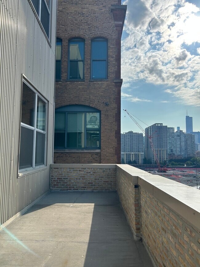 Foto del edificio - 824 W Superior St
